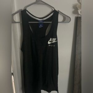 xs nike tank!